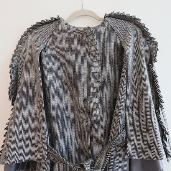 BANANA REPUBLIC X OLIVIA PALERMO Herringbone Ruffle Cape Academia Wool Blend XS - Picture 6 of 16